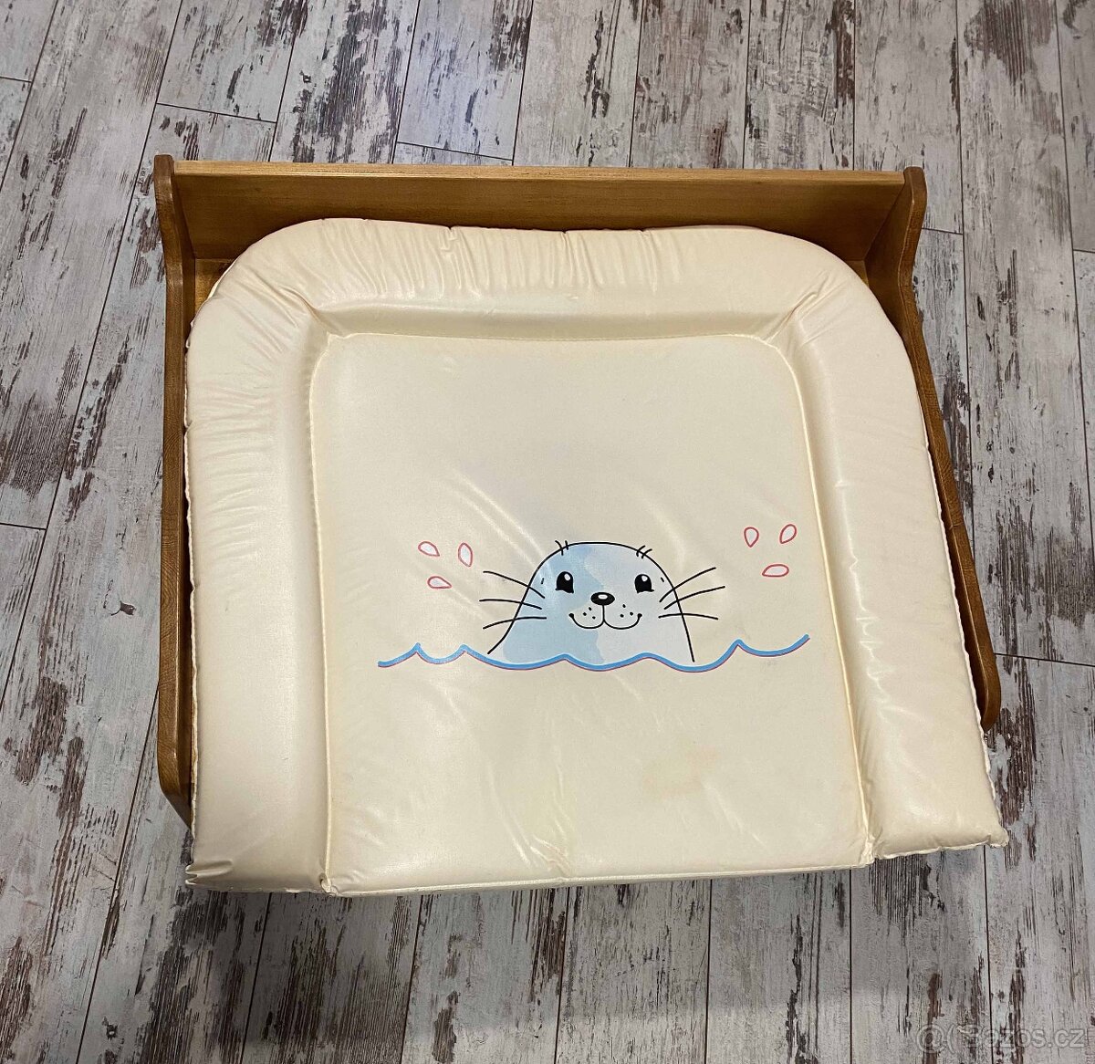 Přebalovací pult z masívu + podložka - 3