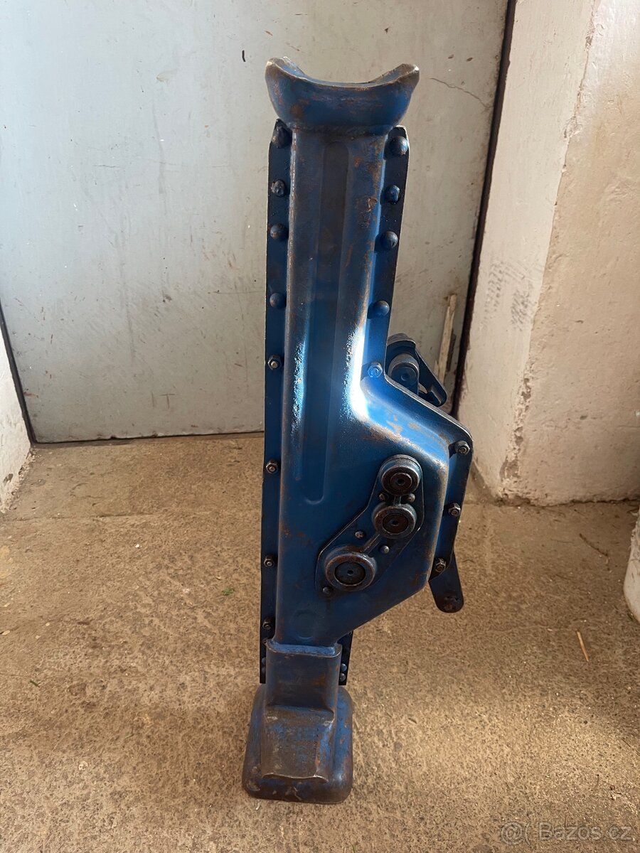 Hřebenový zvedák 10t - 3