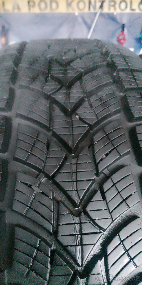 215/60R17 96H zimní - 3