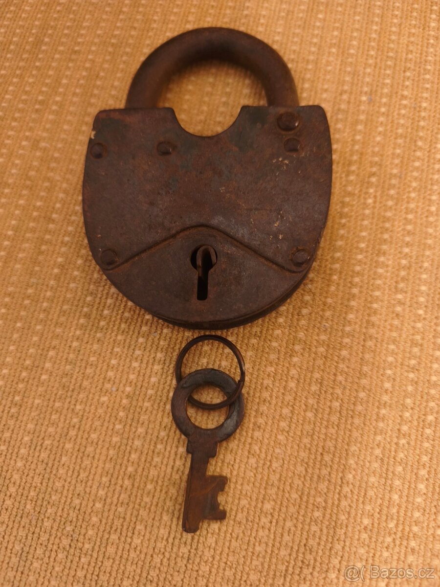 Starý visací zámek - 3