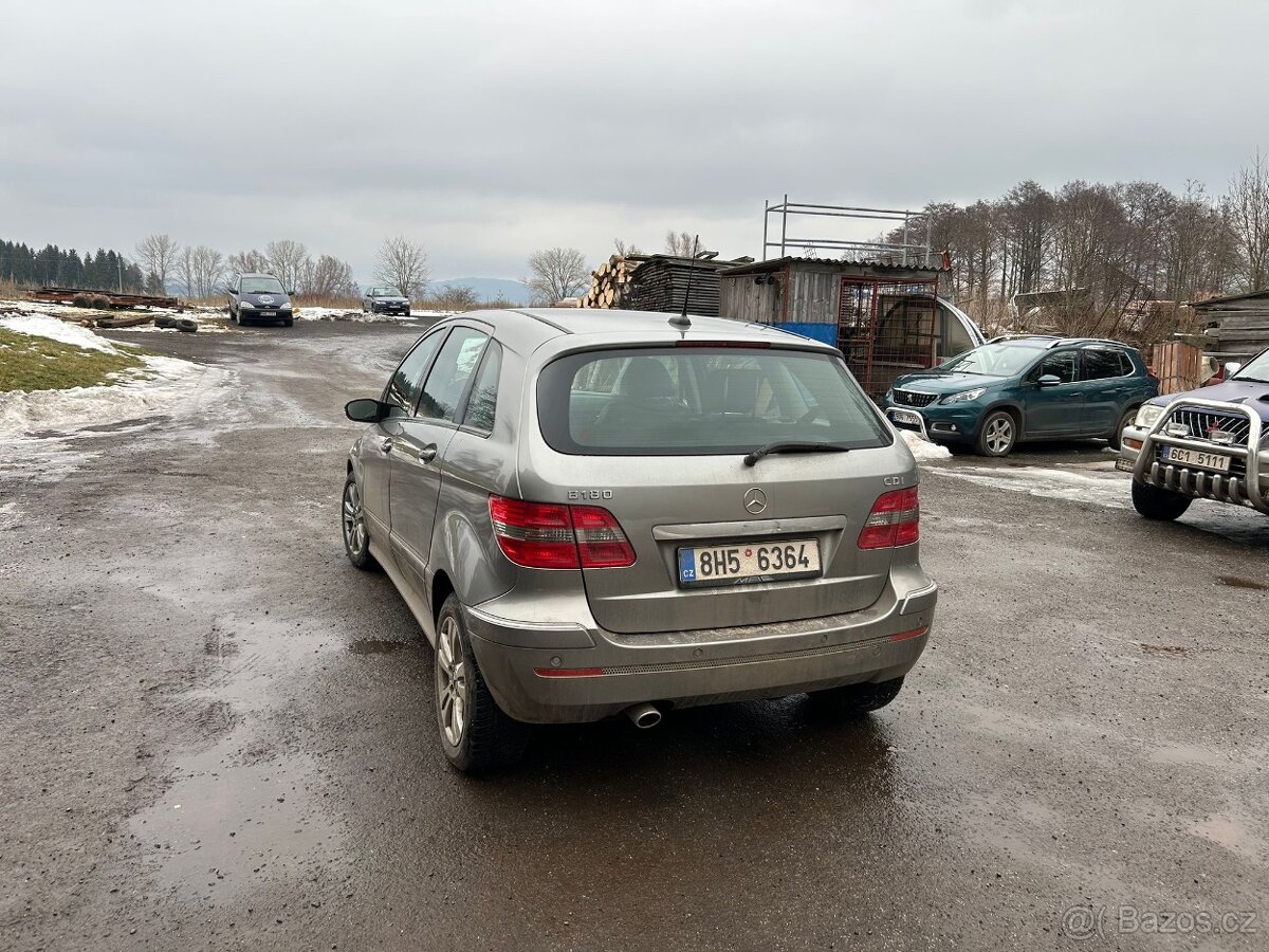 Mercedes B180 - 3