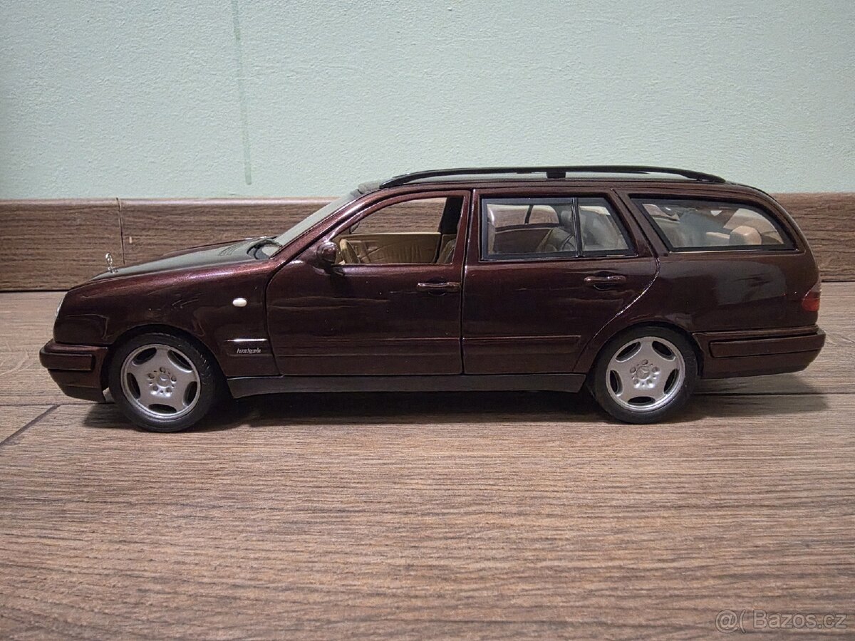 Mercedes Benz E320 S210 E-Klasse Model 1:18 - 3