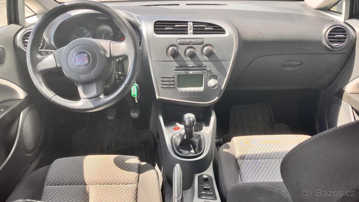 SEAT Leon 1,4 i 16v 63 kW Reference - 3