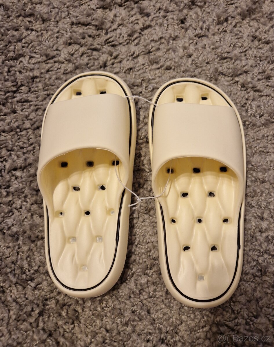 Lehoučké nazouváky k vodě - 3