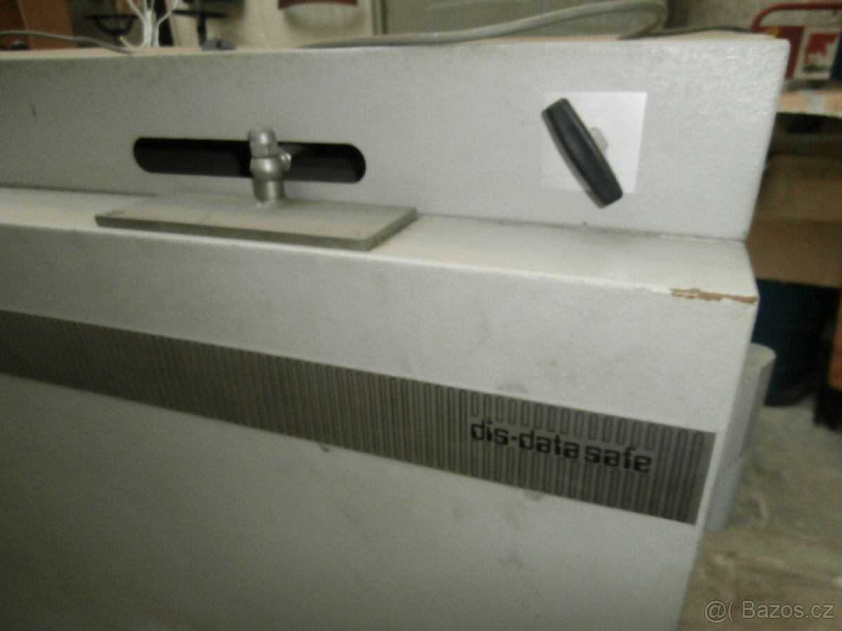 Trezor moderní bytelný bezpečný těžký za 10.000 kč - 3