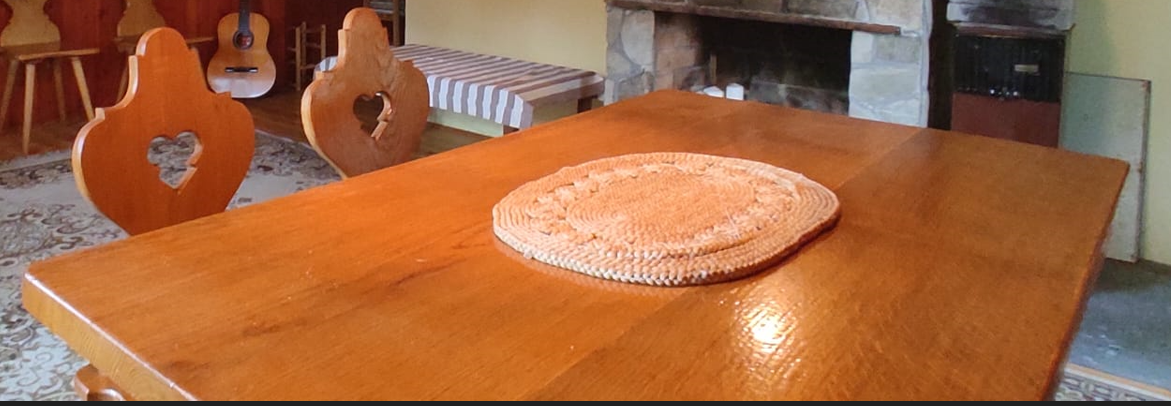 Prodám dubový masivní stůl + 6 židlí - 3