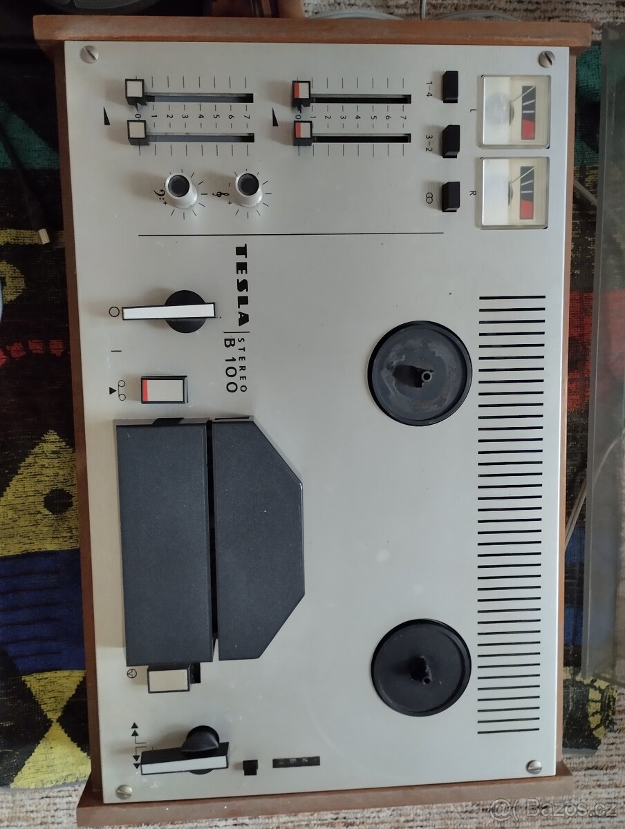 Nabízím retro magnetofony, včetně pásků a radio. - 3