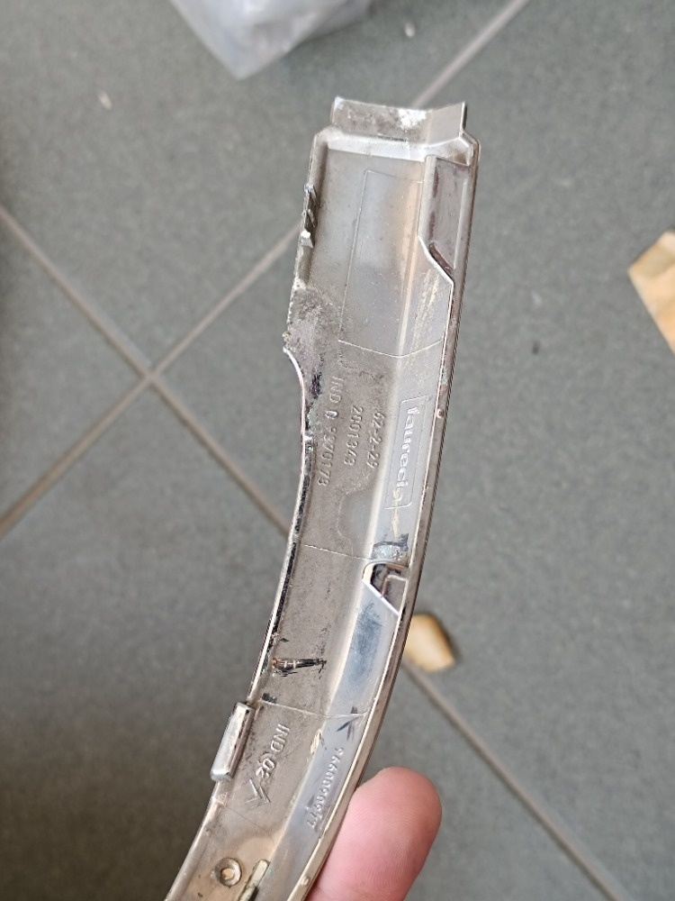 Chromovaná lišta zadního nárazníku - 3