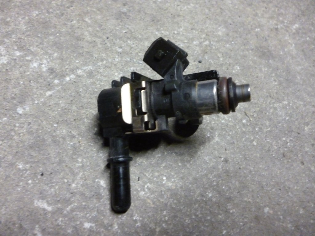 Peugeot Metropolis 400i. Vstřikovač. Od 2013 - 3