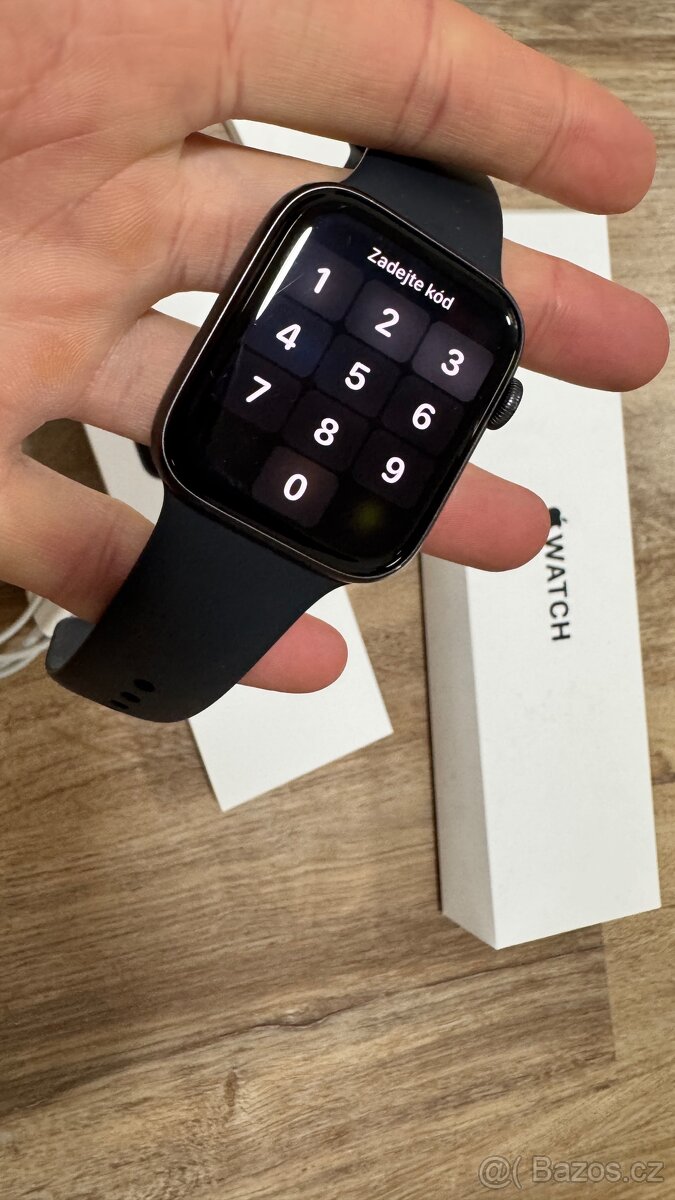 Apple Watch SE 3 se sportovním řemínkem - 3