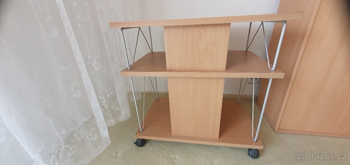 Televizní stolek na kolečkách - 3