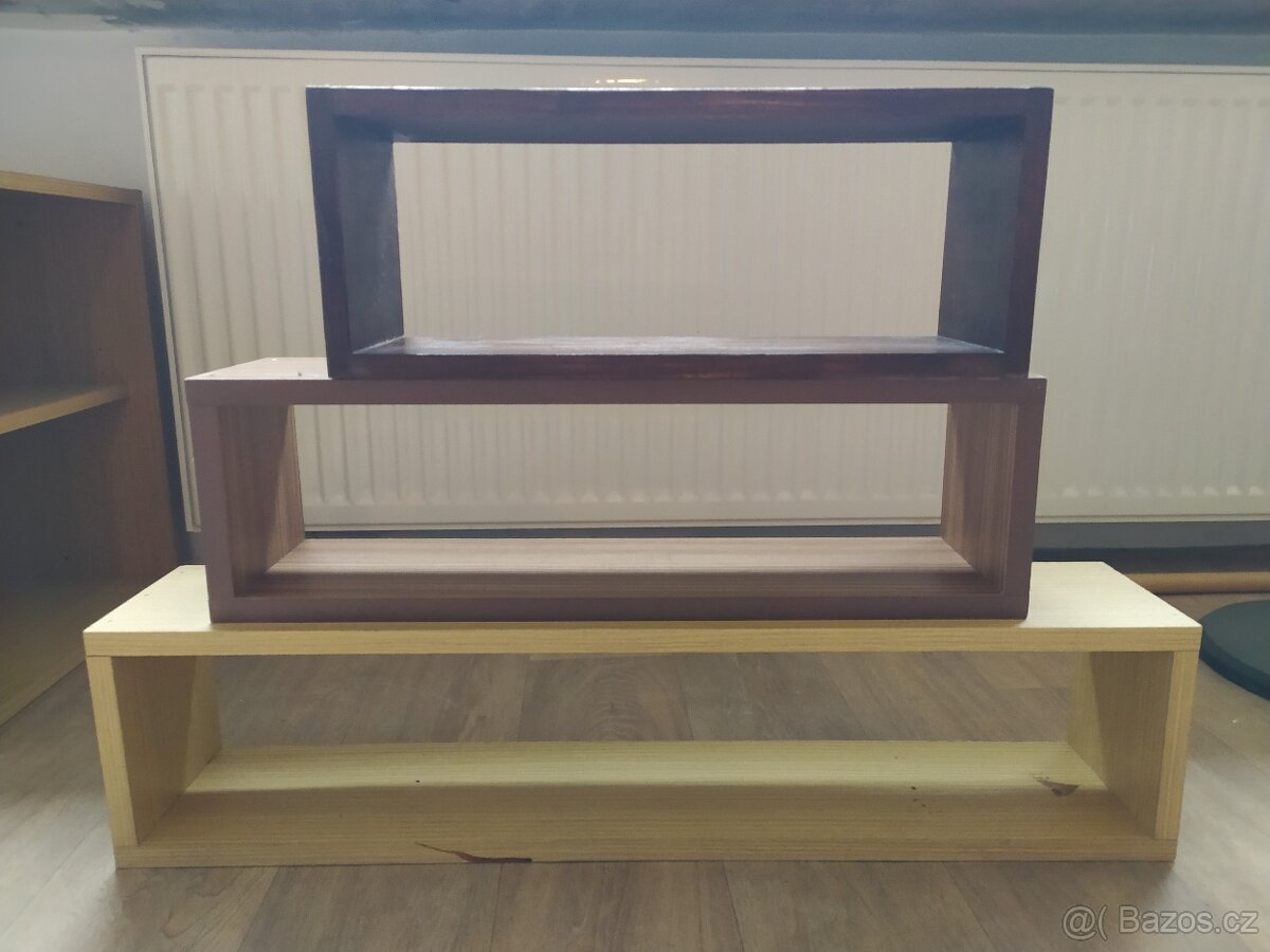 Polička , stojan na CD - 3