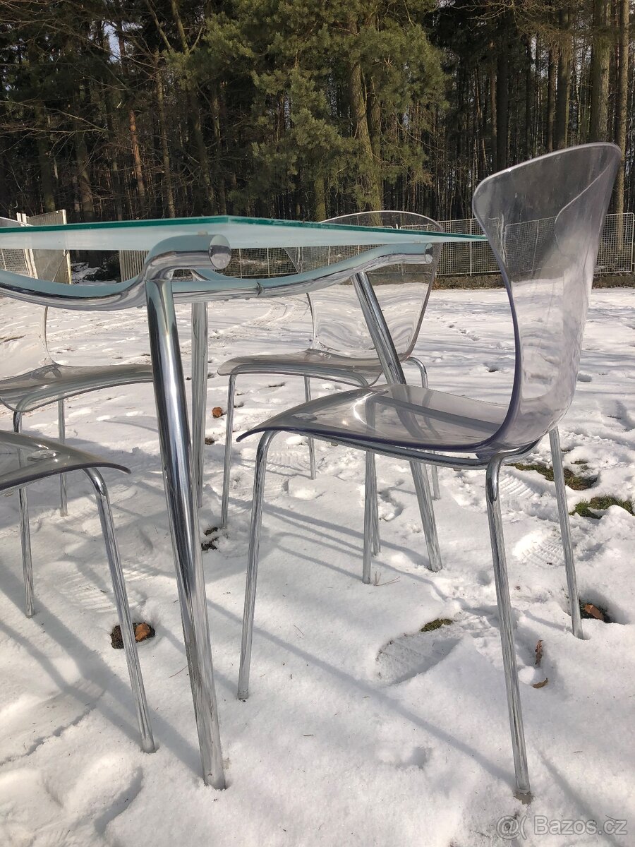 Krásná minimalistická jídelní sestava - 3