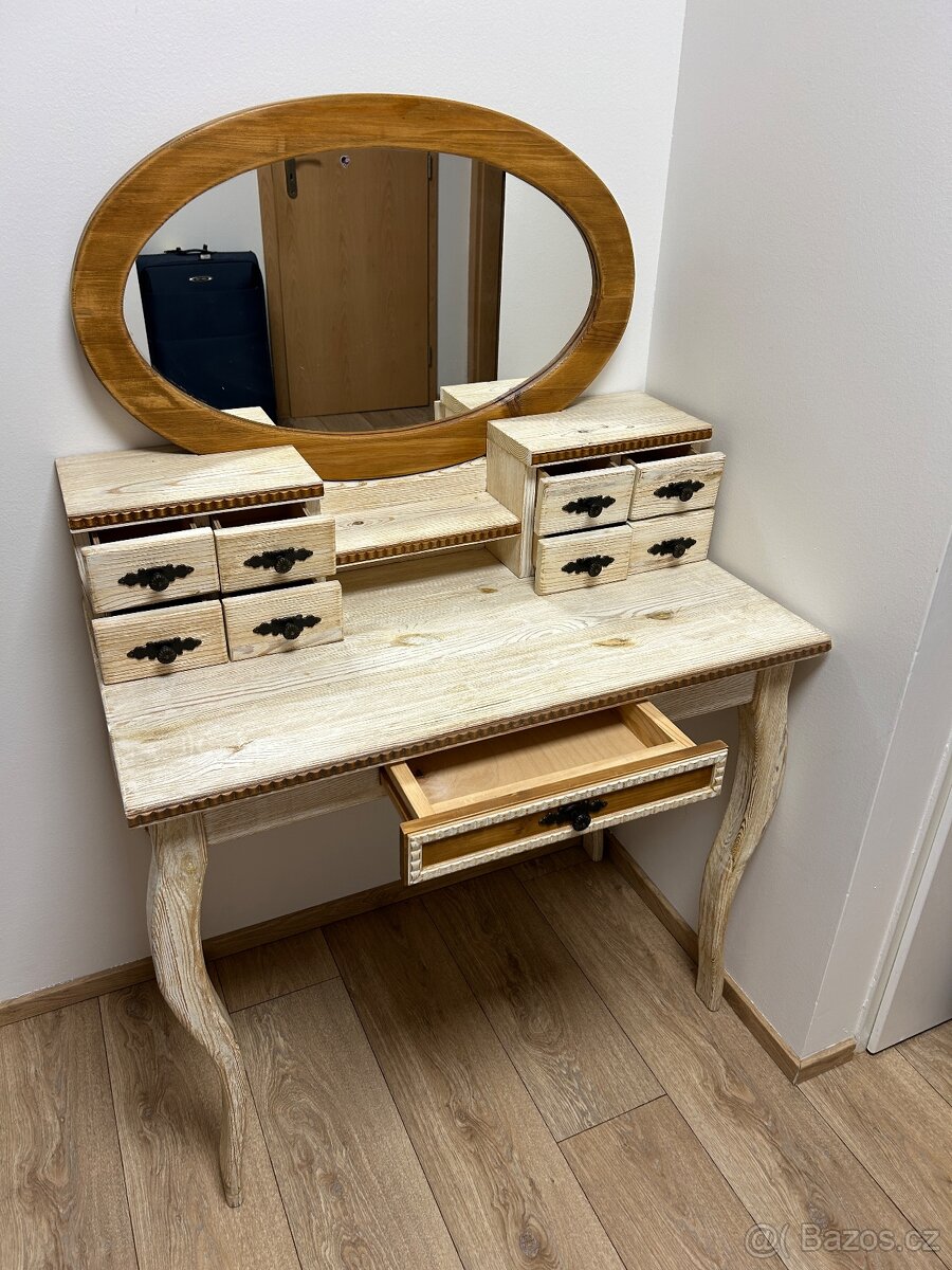 Kosmetický stolek - 3
