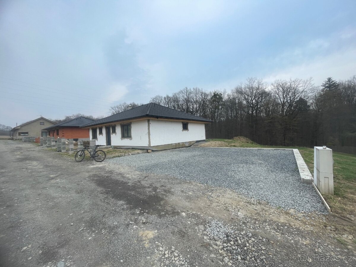 Novostavba 4+kk v přírodě, pozemek 1700m2 - 3