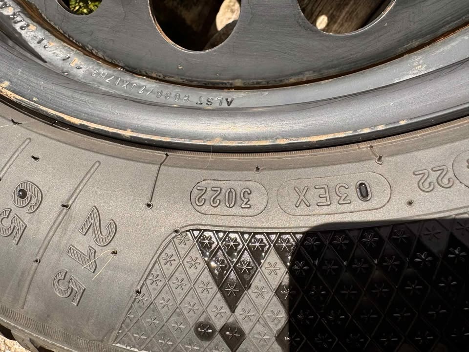 Sada kol (5x108 R17) a zimních Kleber Krisalp (215/65/17) - 3