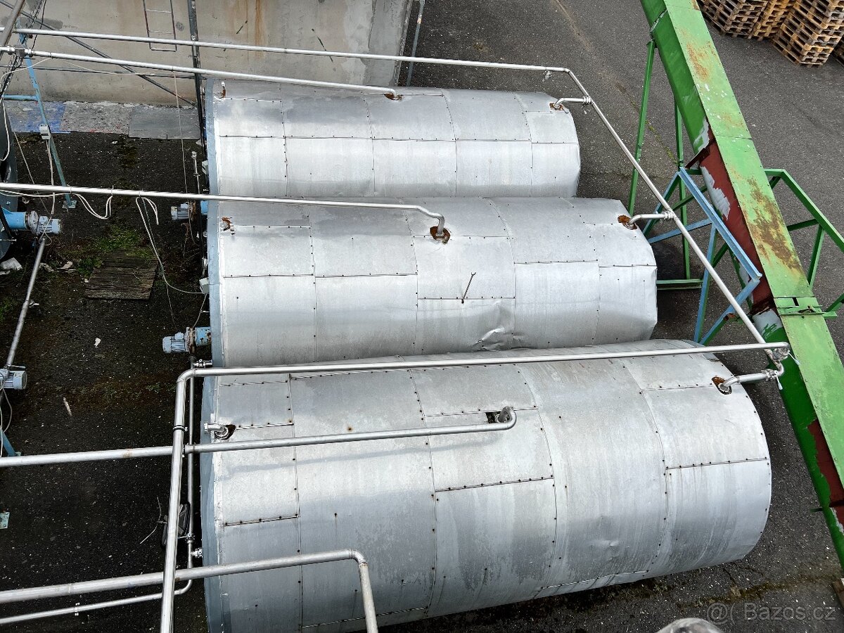 Dvouplášťová nerezová nádrž - 3