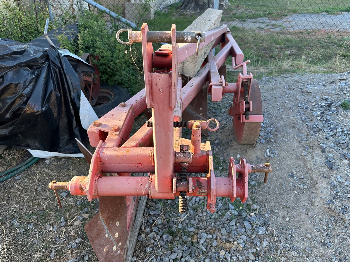 4. Radličný pluh za traktor - 3