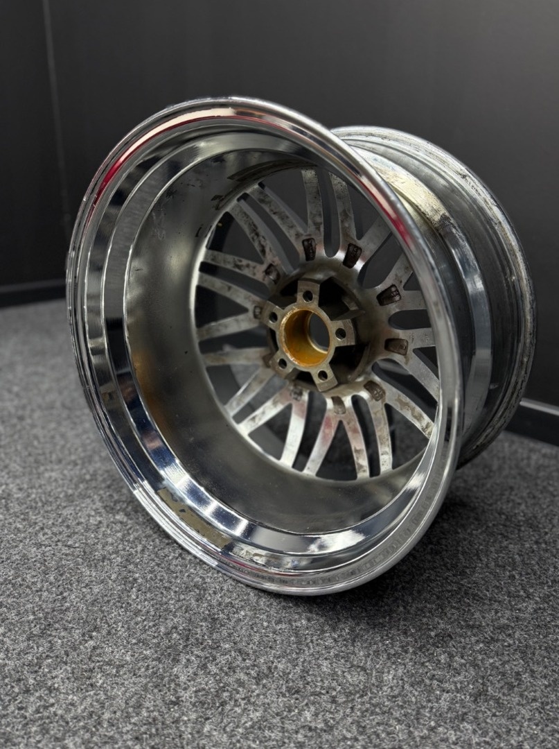 1ks alu kolo 19” na stolek / rezerva - 3