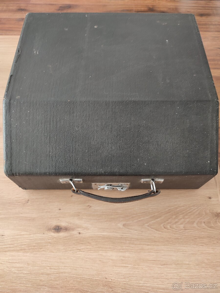 Prodám starožitný psací stroj - 3