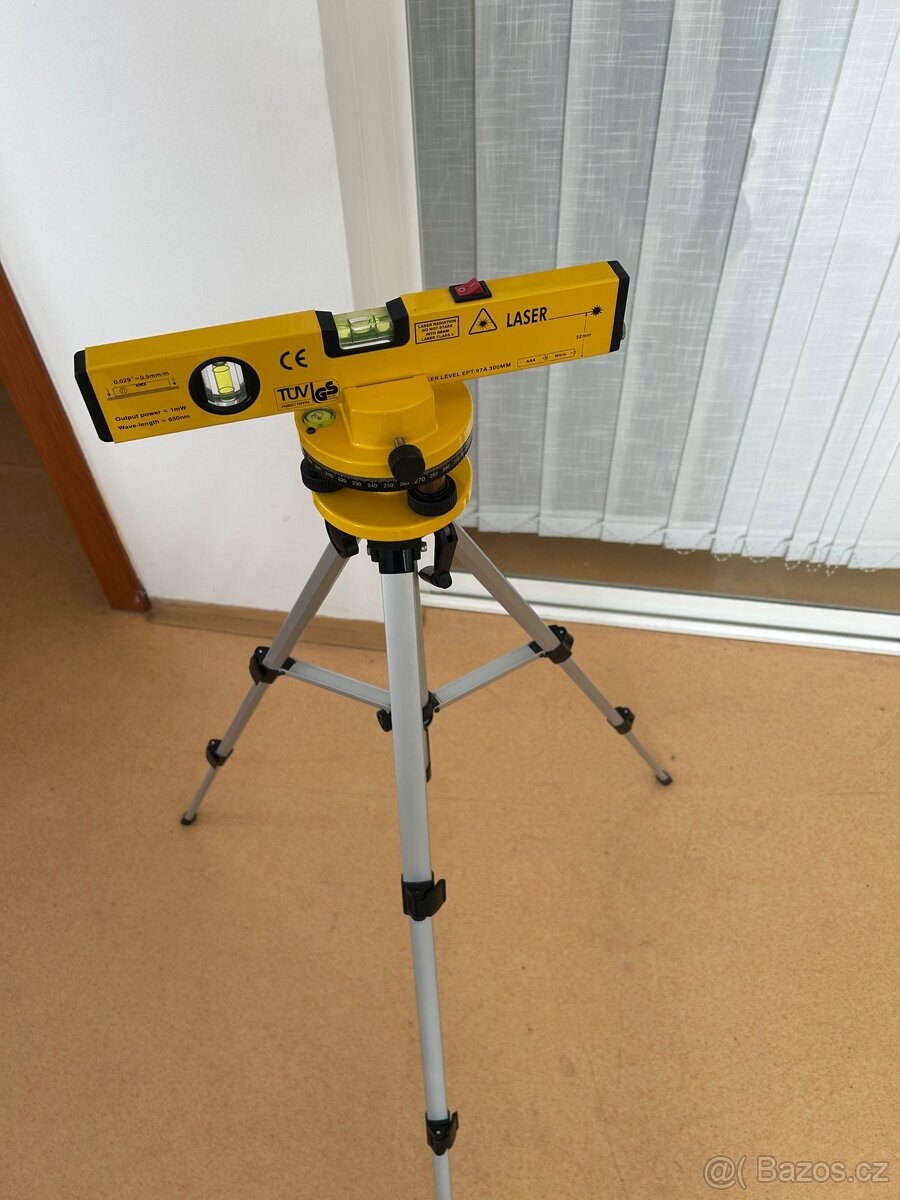 Laserová vodováha se stativem - 3