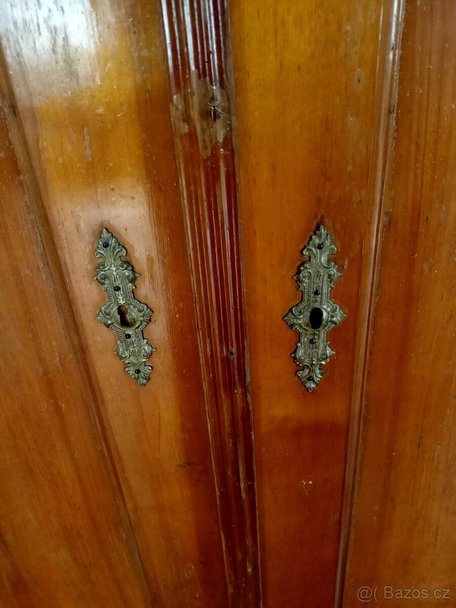 Starožitná skříň - 3