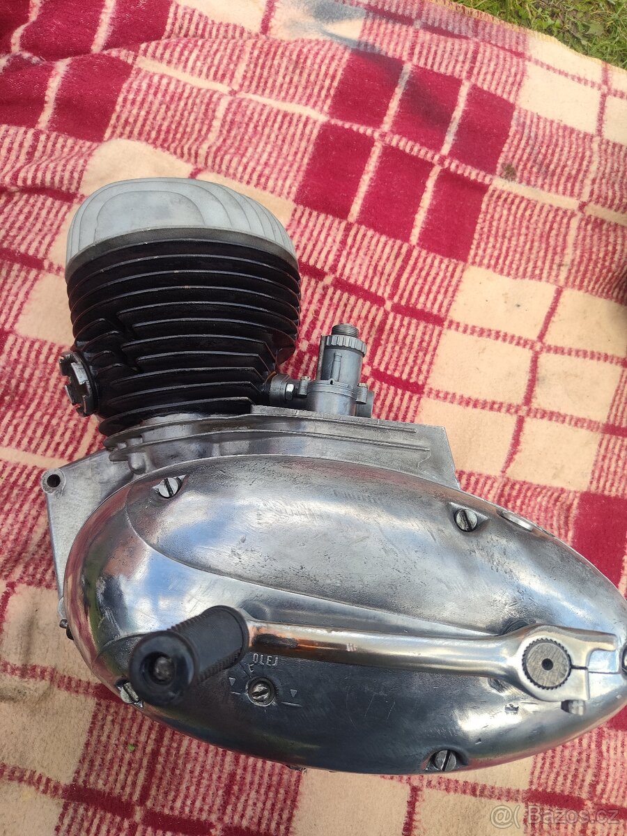 Jawa 250 panelka motor - 3