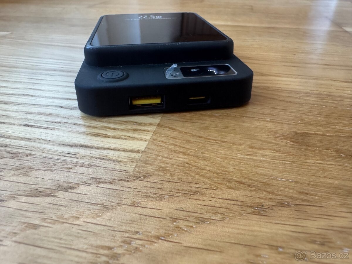 MagSafe Powerbanka 10k/5k bílá/černá - 3