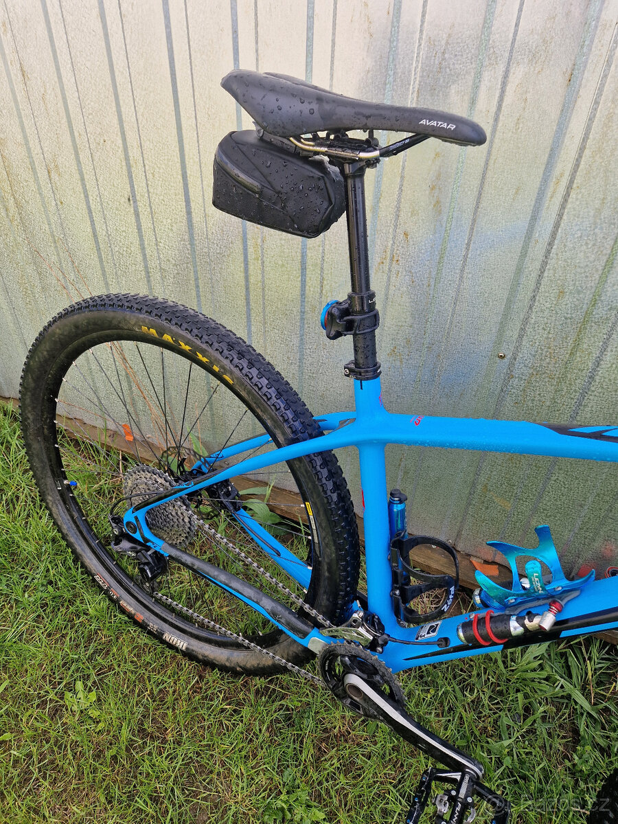 KTM Myroon Elite - carbon, velmi malo jete, 10,7kg - 3