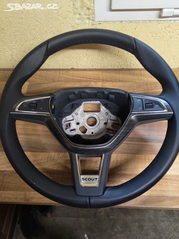 MF volant černá kůže Octavia 3 SCOUT - 3