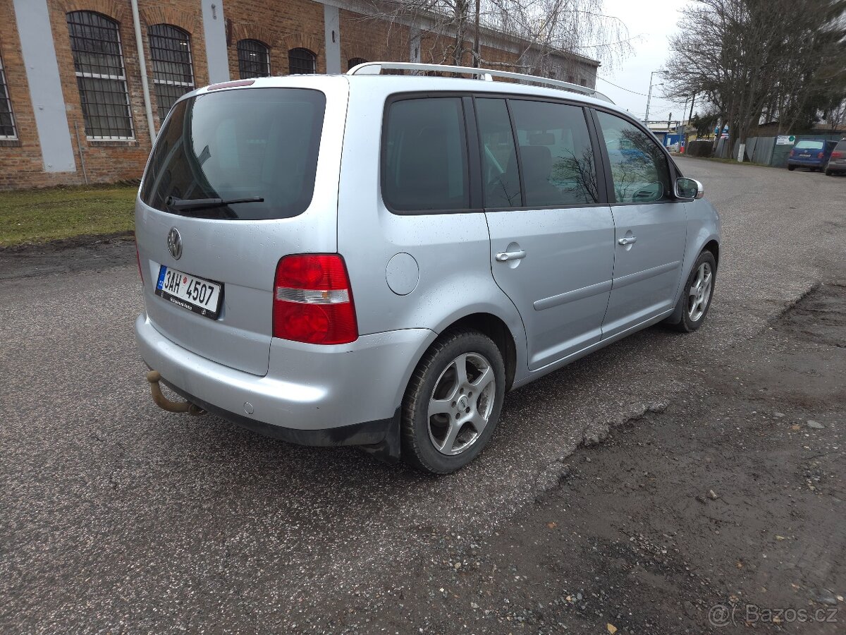 Volkswagen Touran 2.0 TDI 7. Míst - 3