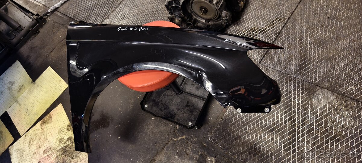 Audi A3 8v přední pravý blatník LY9T - 3