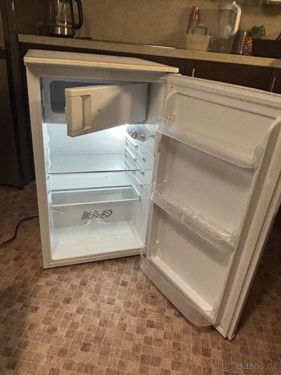 Malá lednička s mrazákem Zanussi - 3