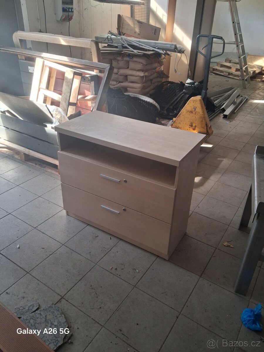 Kancelářský nábytek - 3