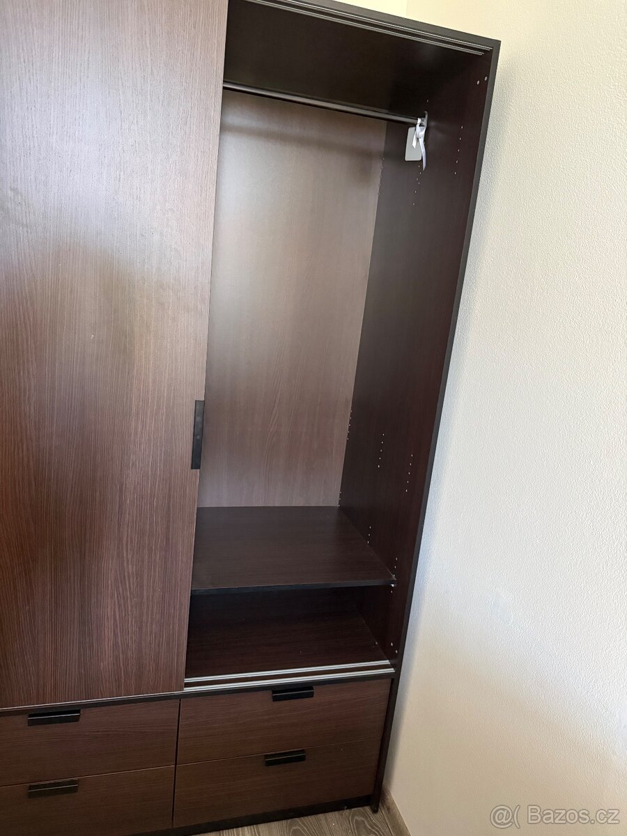 Prodám dvě skříně - 3