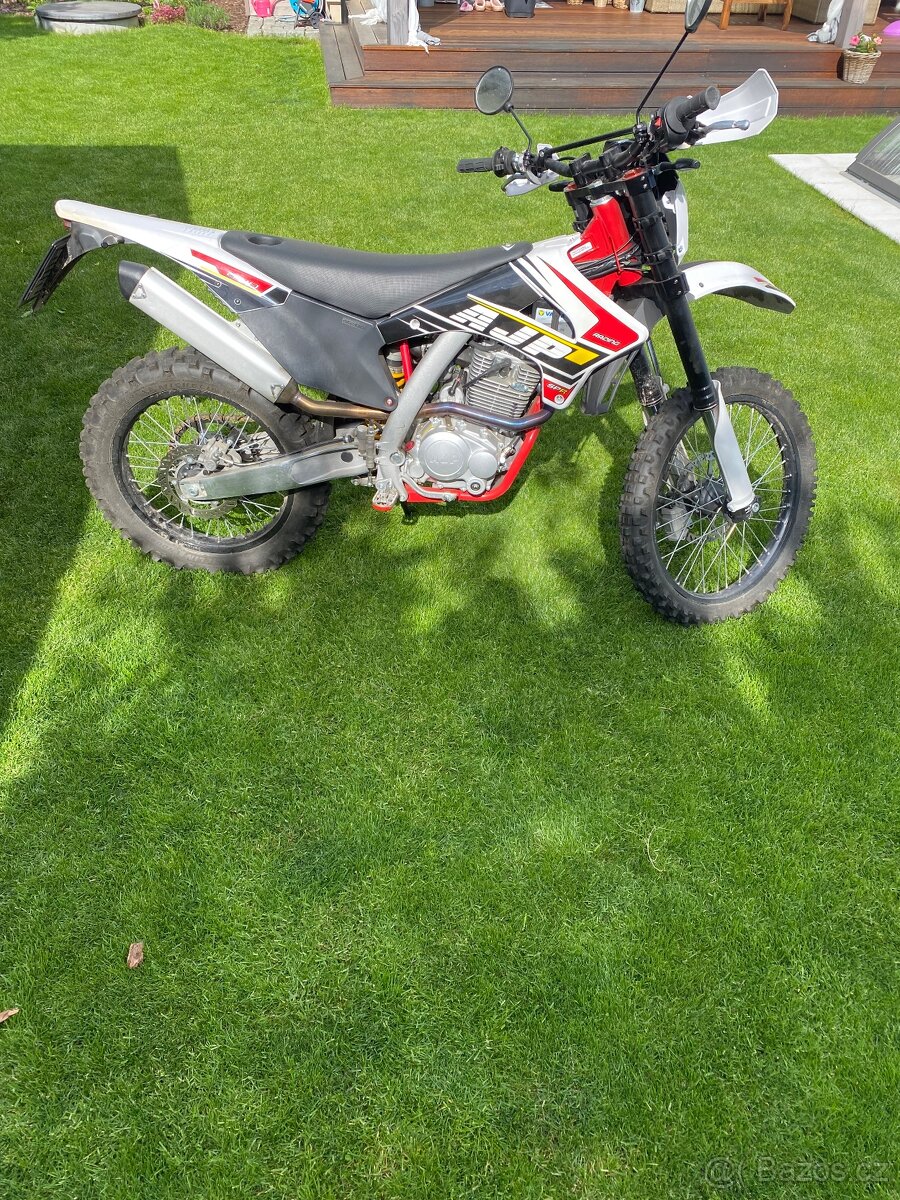Ajp 240