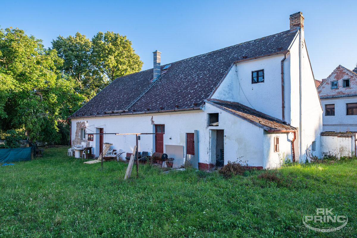 Prodej rodinný dům a hospodářské stavení na pozemku 1673 m2, - 3