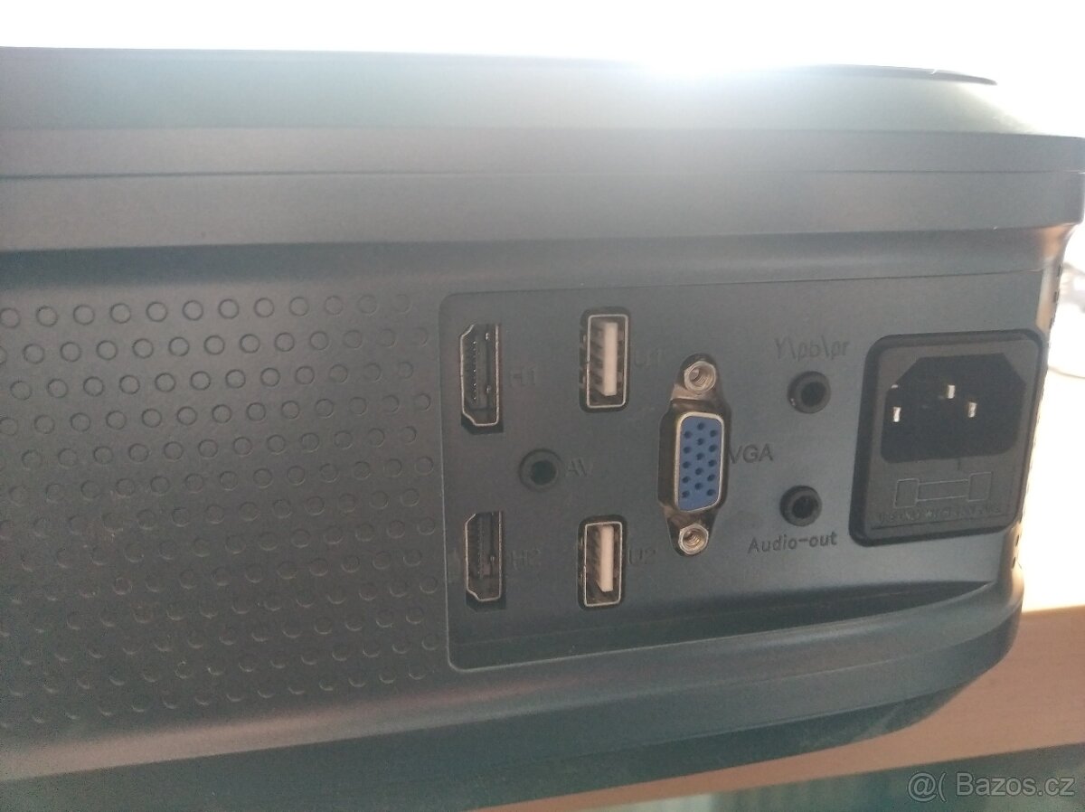 Domácí kino - LCD multimedia projektor Bosnas - 3