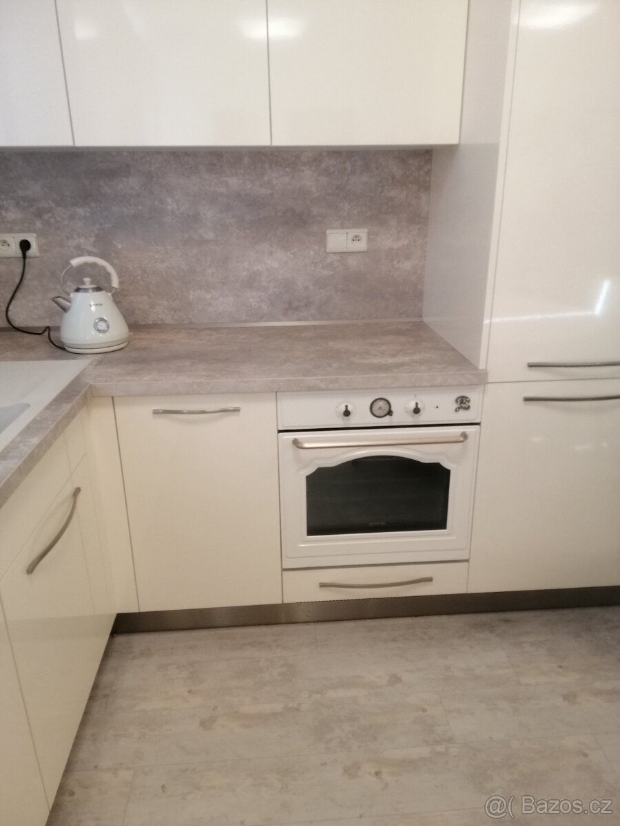 pracovní deska kuchyňská nová 276cmx90cmx3,8cm - 3