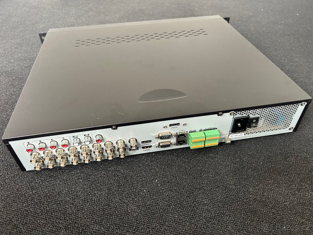 DS-7316HUHI-F4/N - 18 kanálový HYBRIDNÍ rekordér - 3