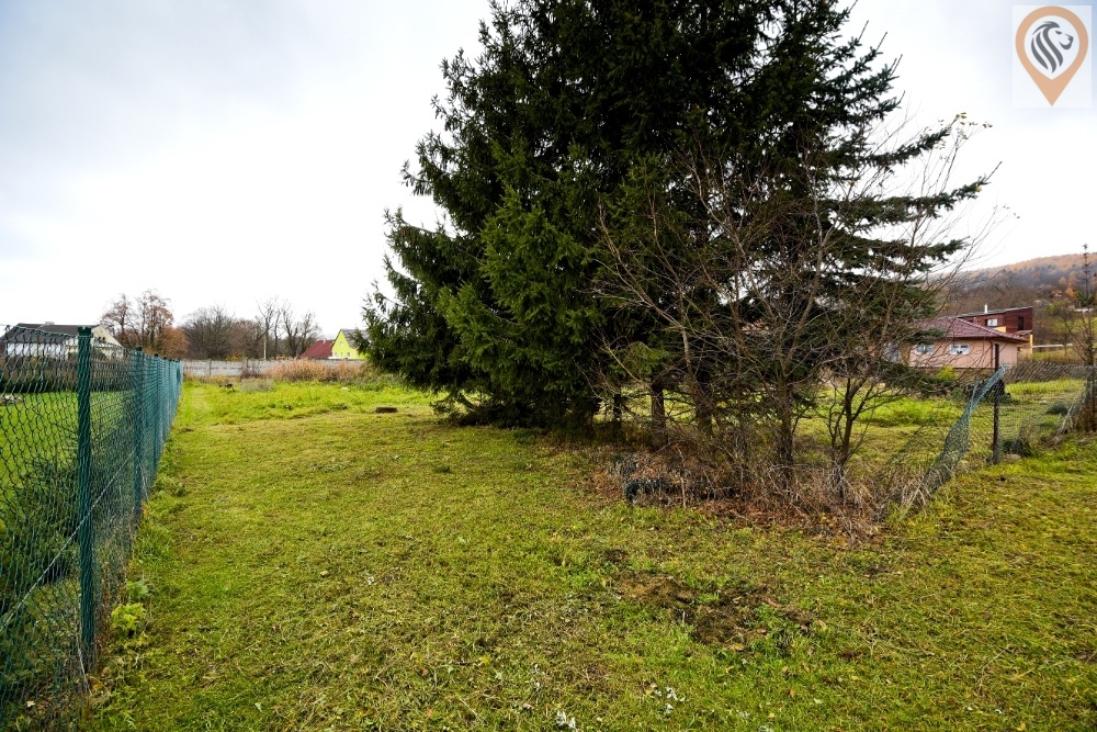 Klidný pozemek o rozloze 1350 m² na Střelné v Košťanech s ko - 3