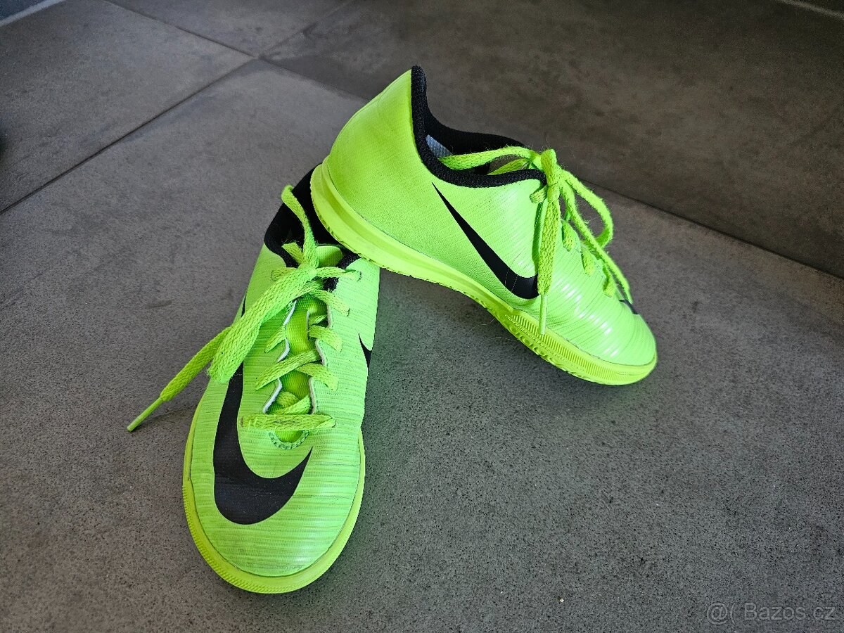 Sálovky Nike Mercurial - vel. 29,5 - 3
