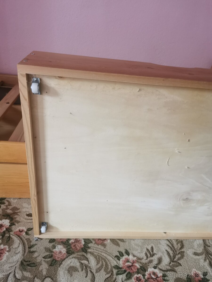 Dřevěná postel se šuplíky - 3