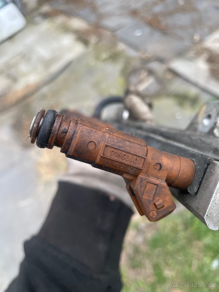 Lišta se vstřikama Volvo 2,4i 125kw - 3