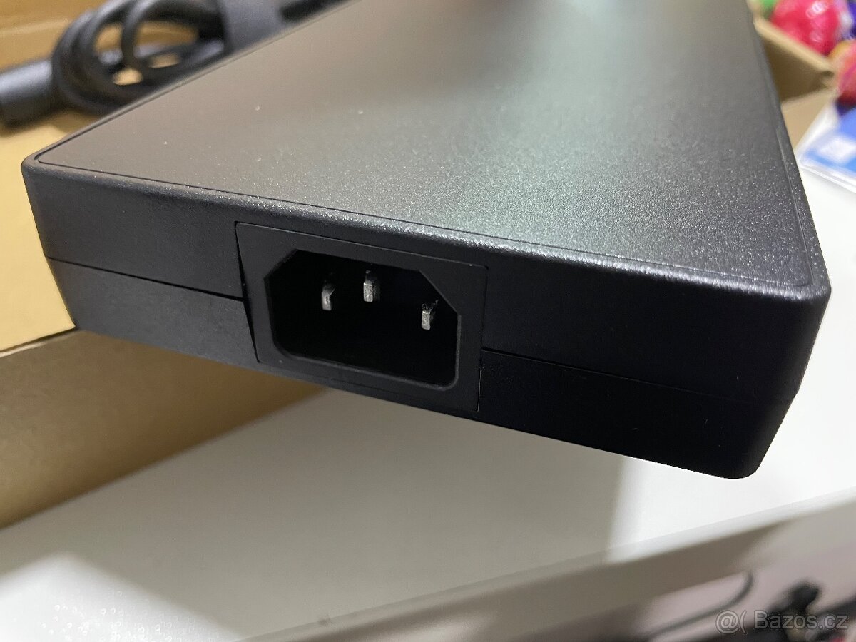 Náhradní AC adaptér - 3