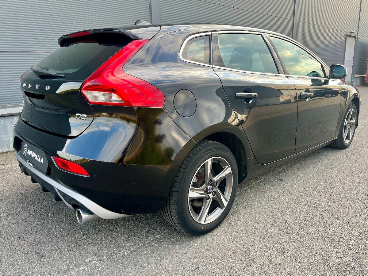 Volvo V40 D2 88kW R-Design VÝHŘEV Bi-Xenony NAVI Senzory - 3