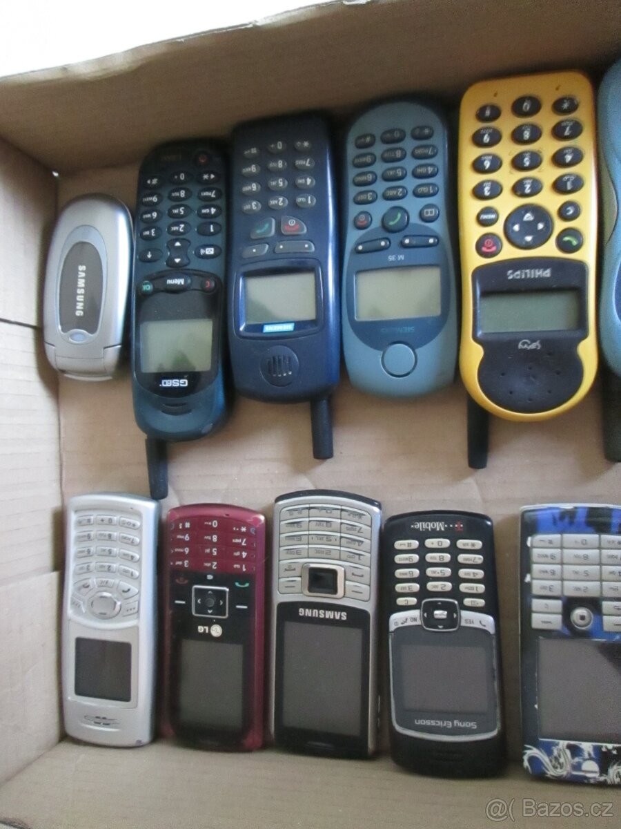 STAR.SBĚR.MOBILY A NABÍJEČKY. - 3