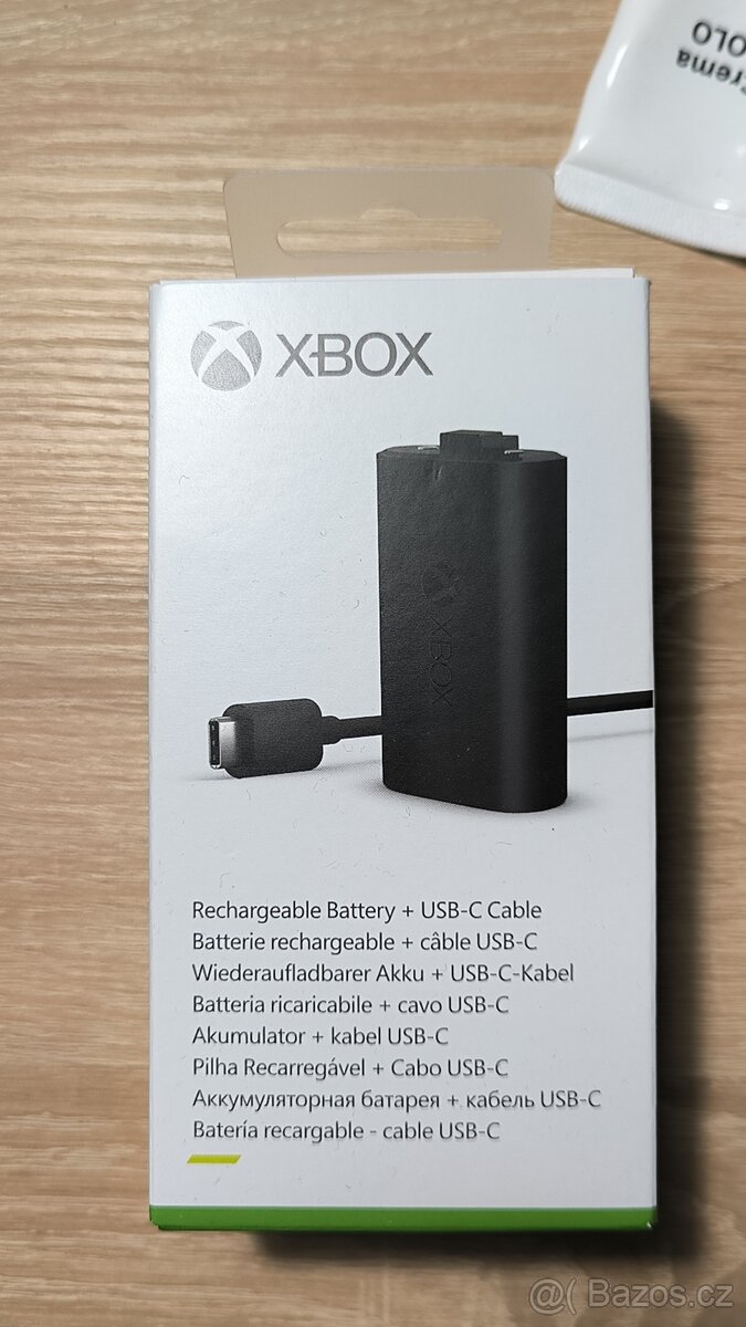 Xbox Wireless Controller + Play & Charge Kit - 3