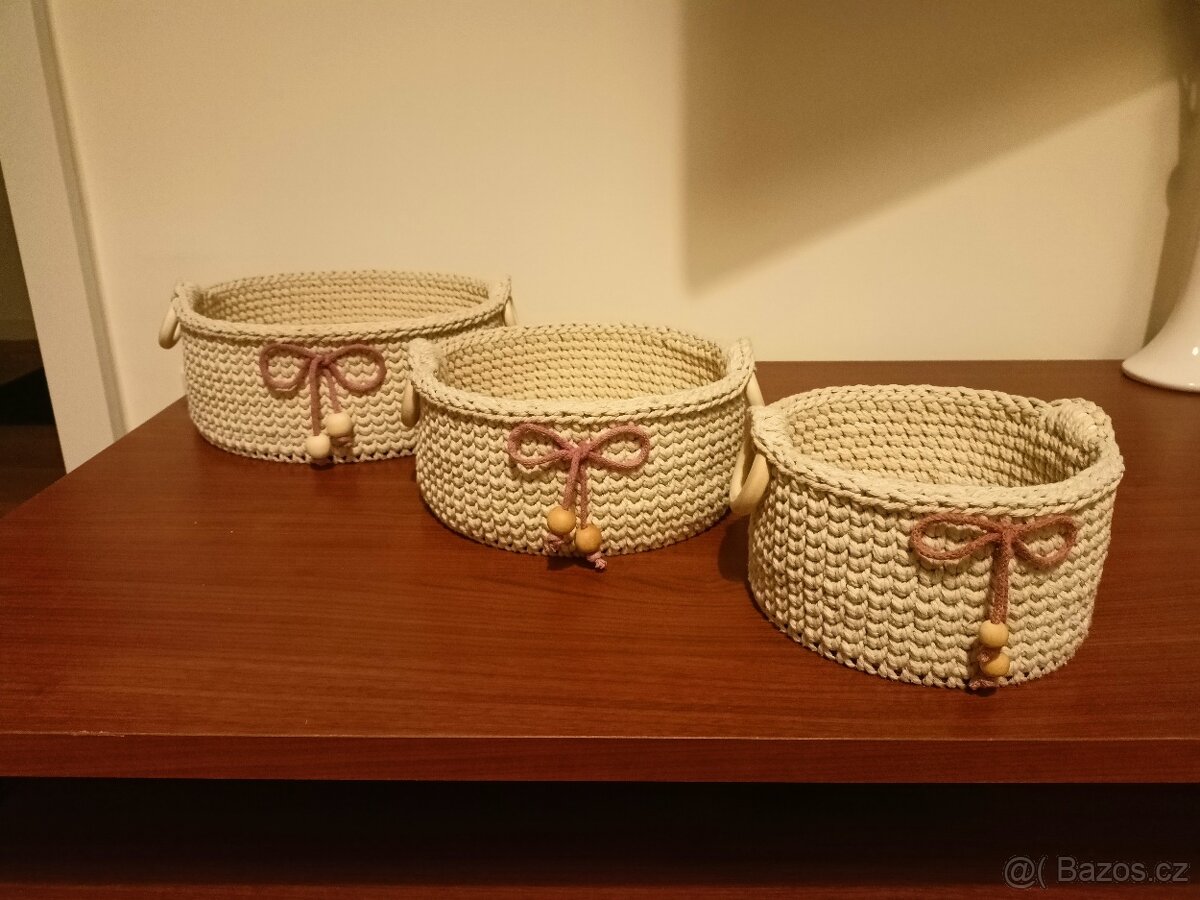 Háčkované košíky a macramé zajíčci, skřítky, andělíčci - 3