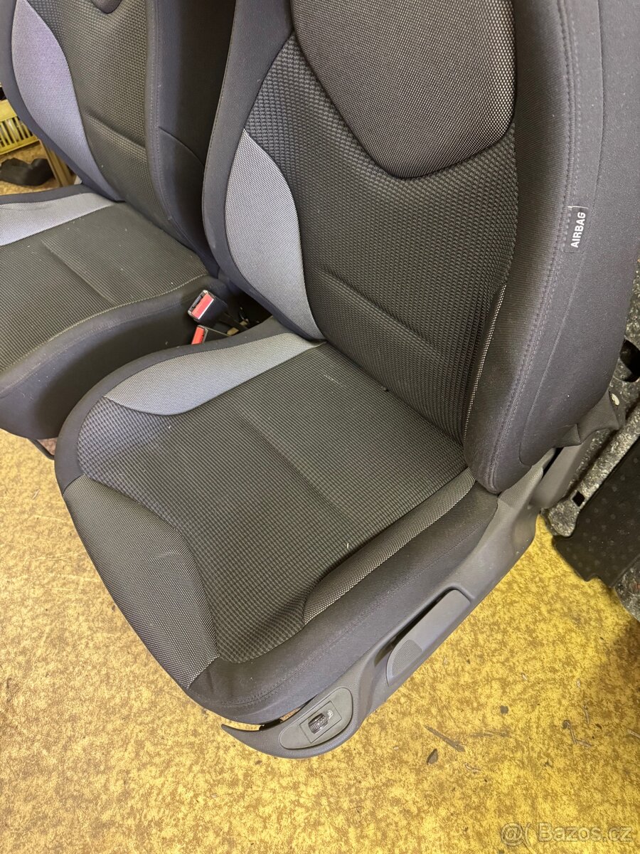 Přední sedačky Peugeot 308 - 3